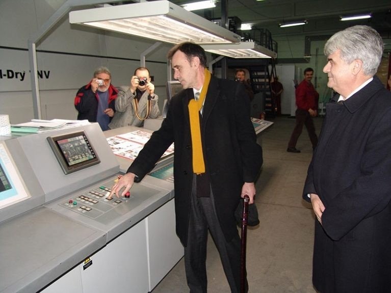 2006. március 3-án Üzembe helyezték a második KOMORI S38 áttekintő színes rotációt.