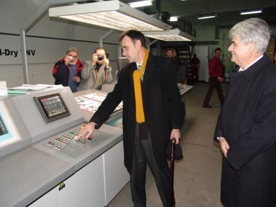 2006. március 3-án Üzembe helyezték a második KOMORI S38 áttekintő színes rotációt.