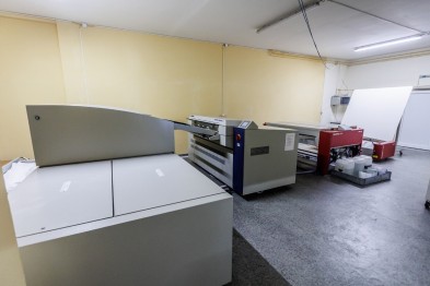 2022. Wir haben gekauft und installiert: Plattenbeleuchtungsgerät: 1 x SCREEN PT-R8600 NII-Z, Kapazität 32 Platten/h, B1-Format