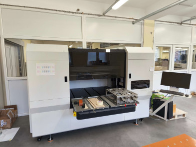 Im März 2025 wurde die HXCP – HXEP400, eine Maschine für digitalen Randdruck von Buchseiten, gekauft und installiert.