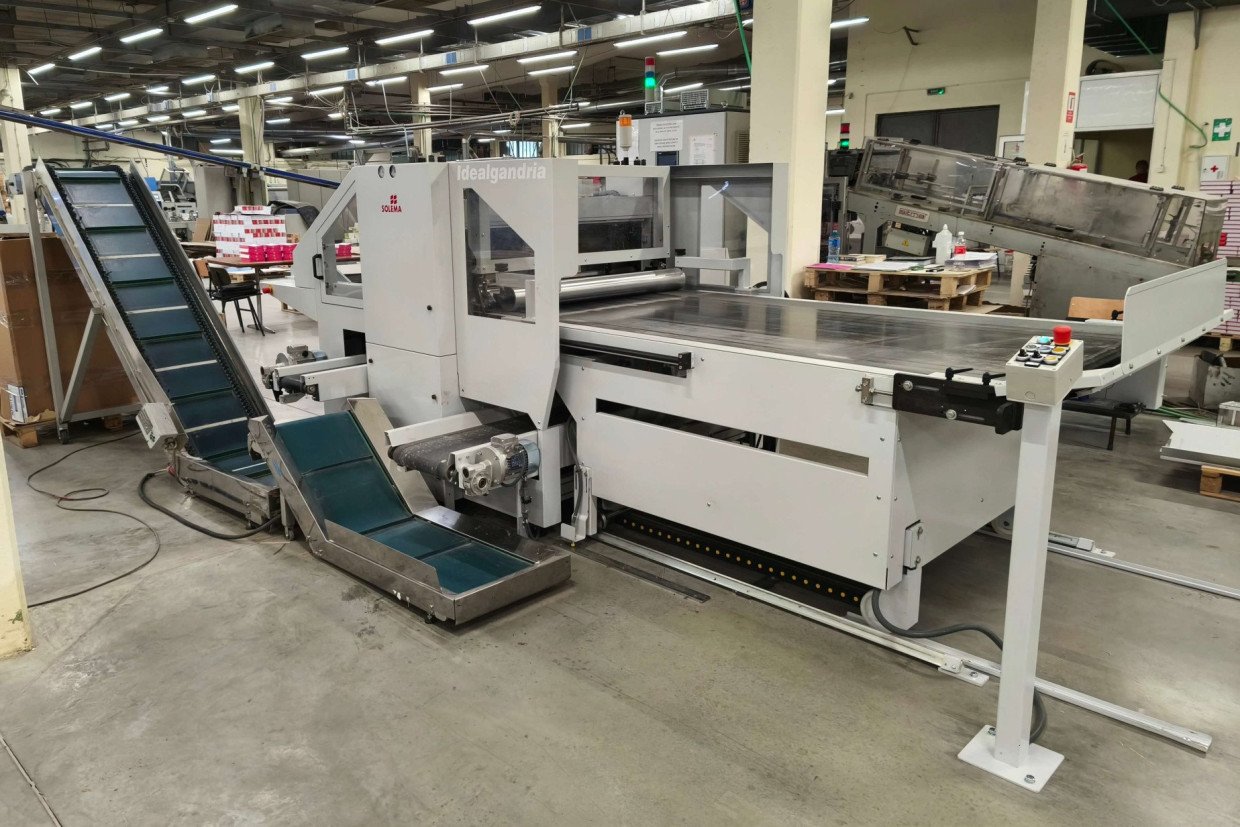 Im August 2024 wurde eine automatische Maschine zum Schneiden von Graukartonplatten SOLEMA IDEALGANDRIA gekauft und installiert.